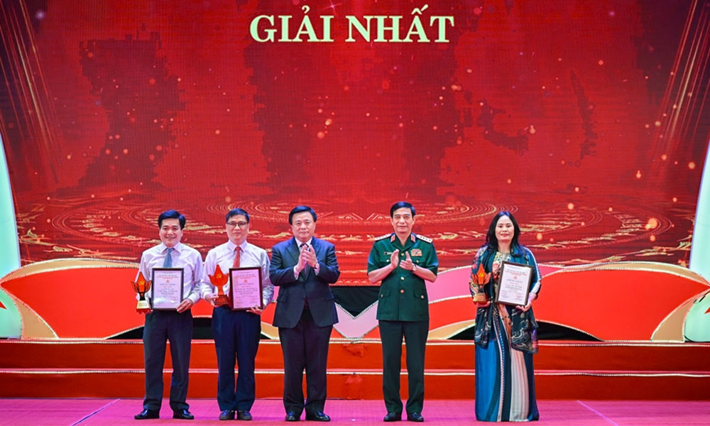 Bac Giang Newspaper wins first prize of writing contest on protecting Party’s ideological foundation